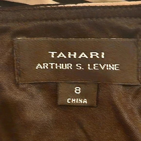 Tahari black & white sleeveless dress w/ gold zippered back Size 8 - Picture 3 of 7